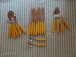 20- teiliges Besteck mit gelben Griffen - 260763
