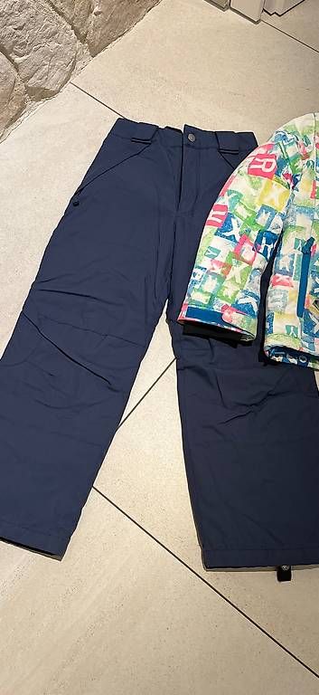 Completi: Skianzug Roxy Chiemsee Grösse 140 – Usato da Kastanienbaum venduto da pet_57dn 2