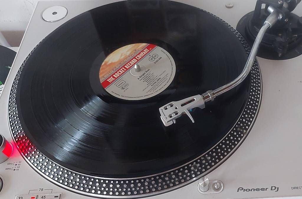 Dischi in vinile: Elton John : "a simple man LP (1978) – Usato da NENDELN venduto da Vinylandmote 3