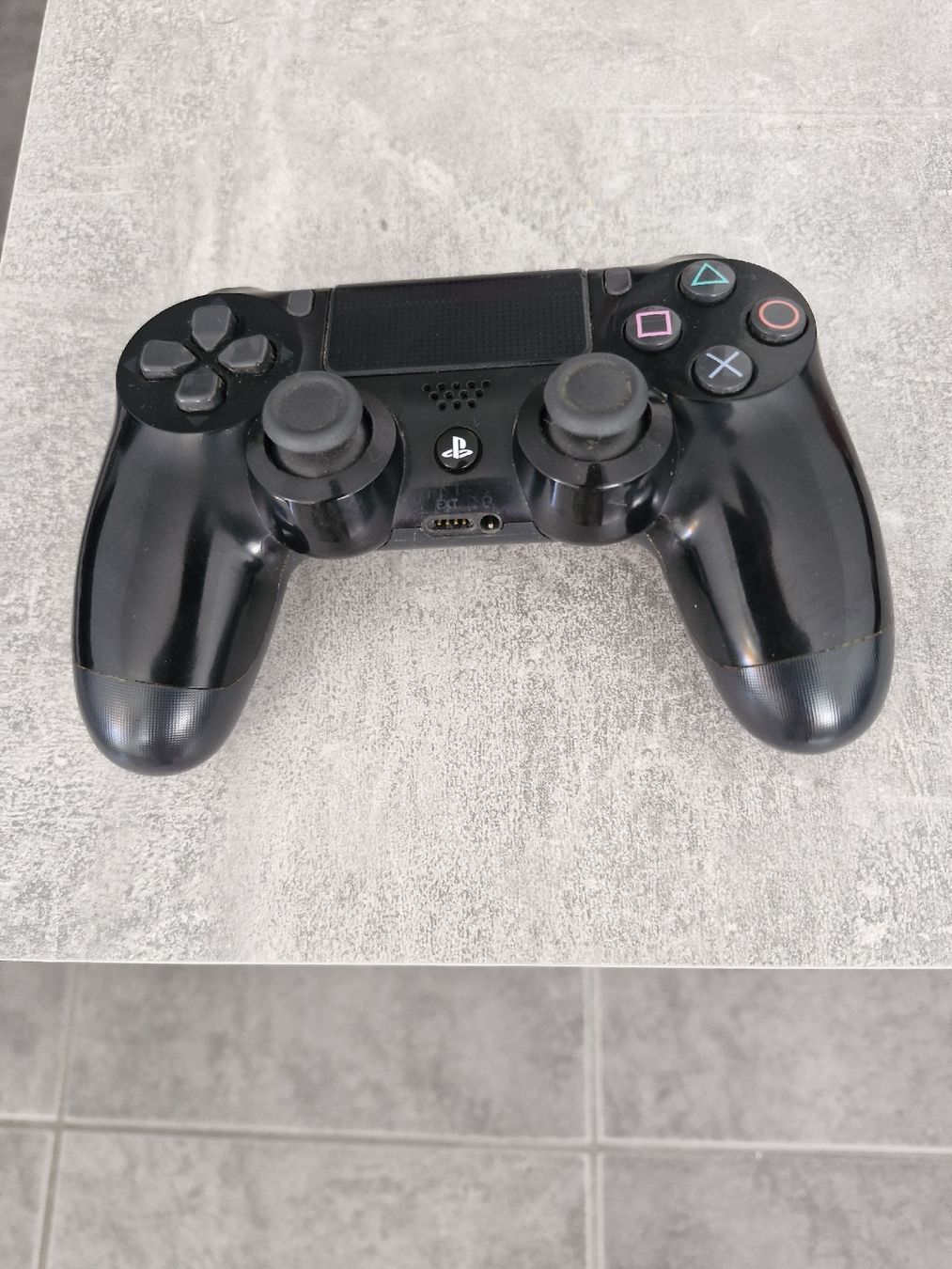 Sony Manettes: ps 4 controller – D'occasion à Zuchwil par silvermoon74