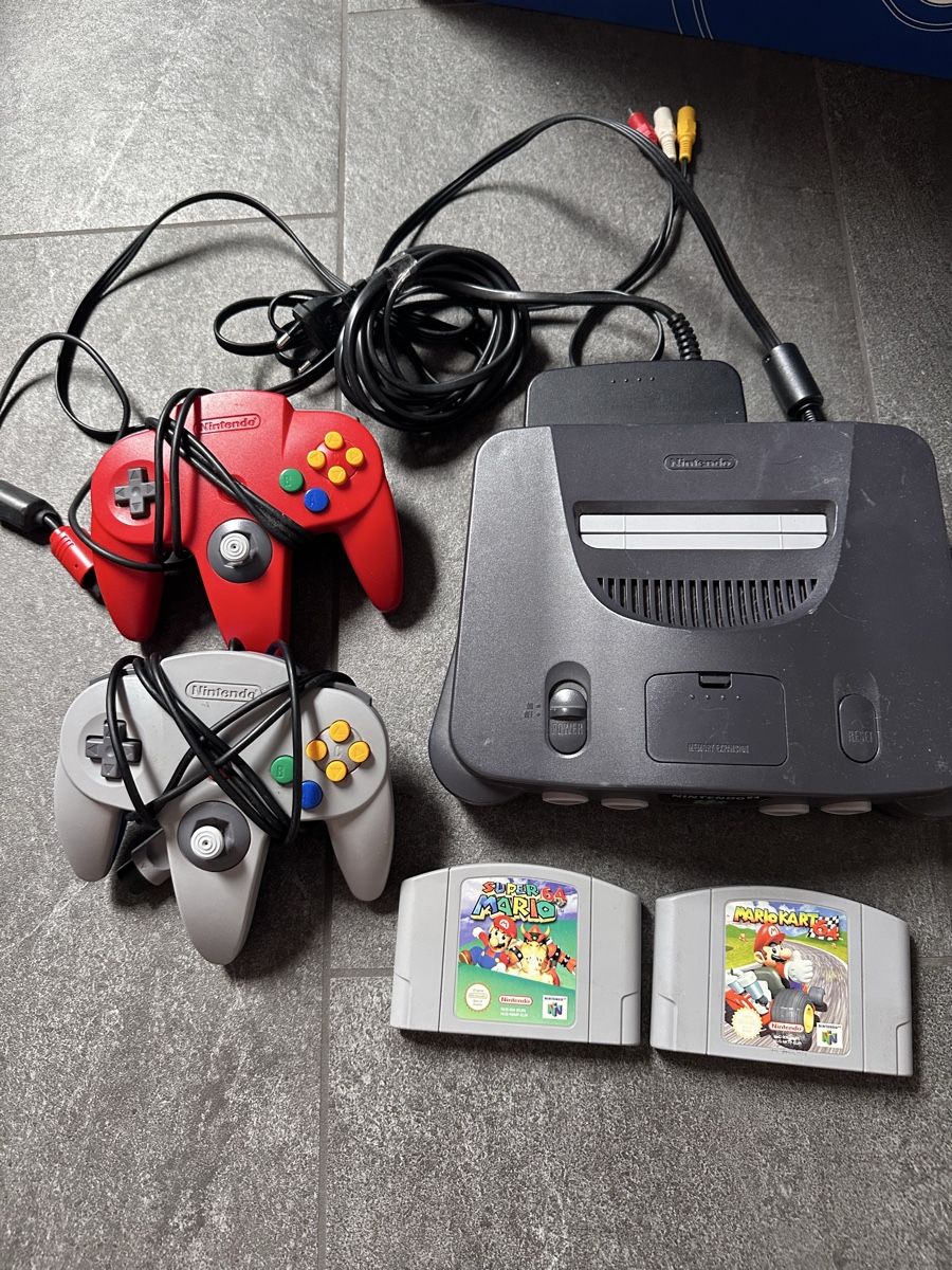 Nintendo Console: Nintendo 64 Console, 2 Controller & 2 Games for sale! – Usato da Schupfart venduto da Leexii90