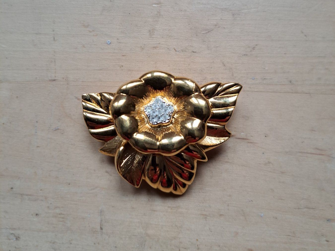 Lanvin Broches & Aiguilles: Brosche Lanvin Blumenform goldfarben – D'occasion à Zwingen par Xtype