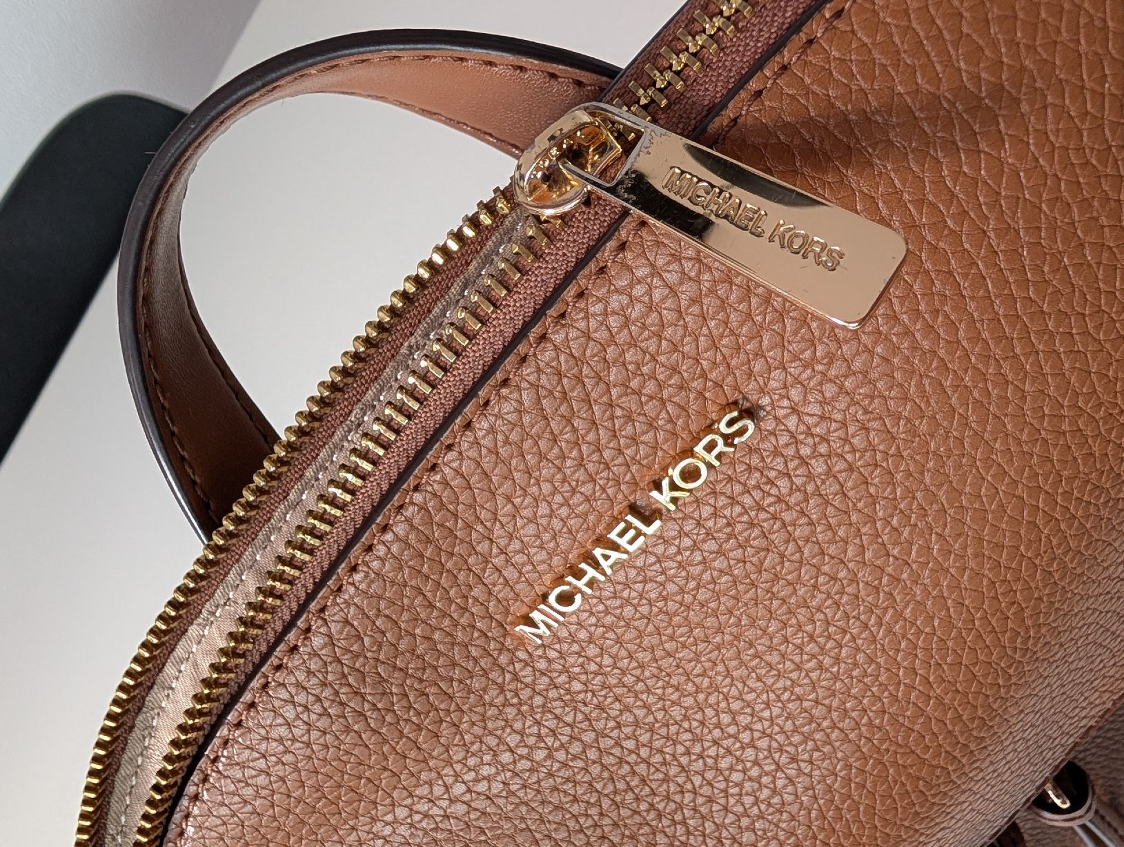 Michael Kors Rucksäcke: Michael Kors Rhea Rucksack, Leder, Cognac – Gebraucht aus Wettswil von tke_xt9q 7