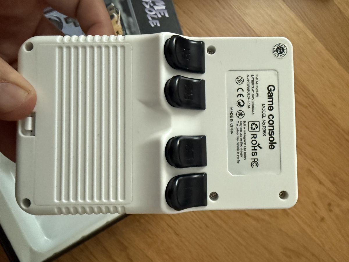Console: Retro Handheld Game Console R36S Weiss – Usato da Untersiggenthal venduto da syer05 2