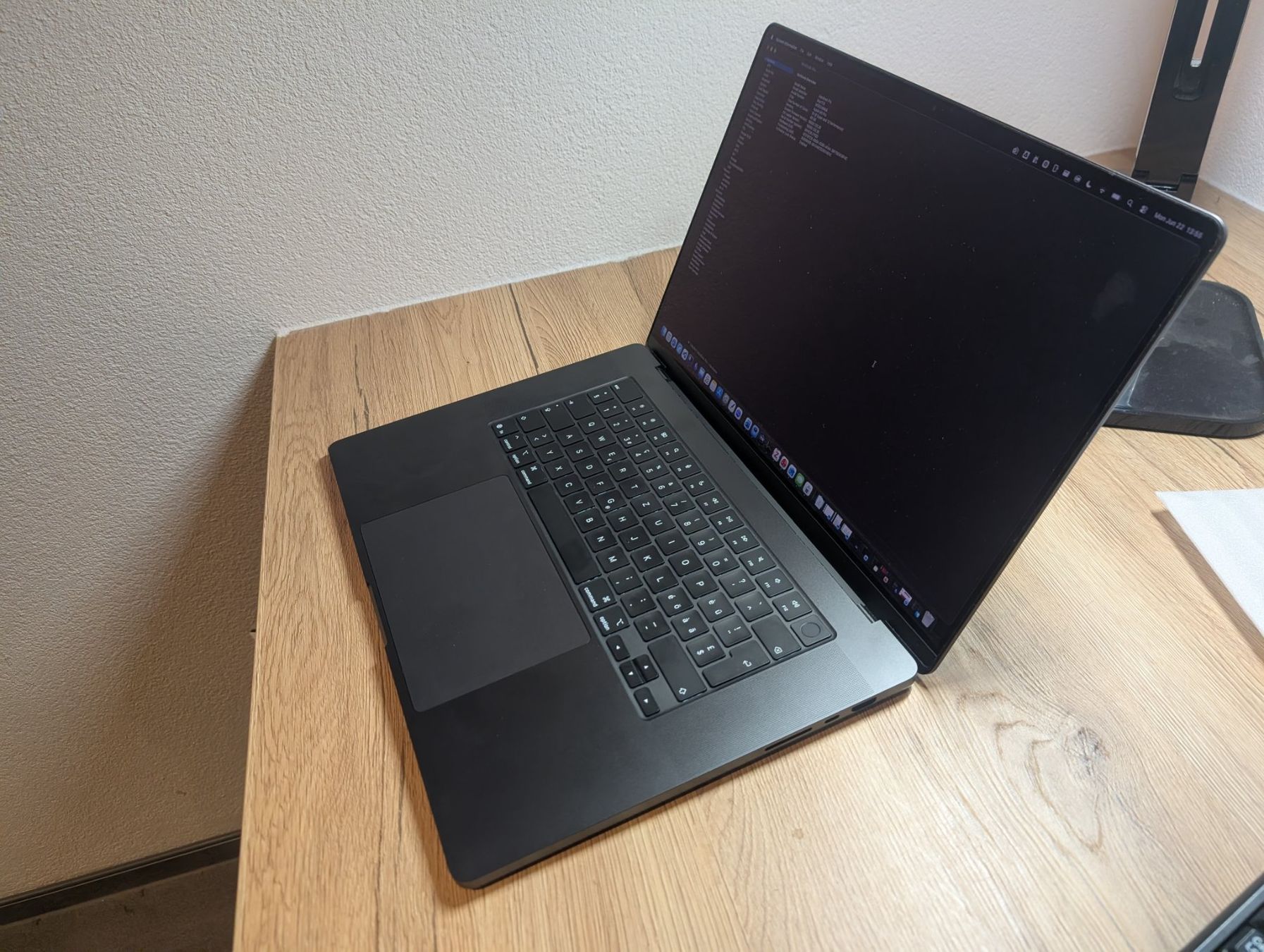 Apple Notebooks: MacBook Pro 16" M5 Pro 18C CPU/20C GPU/1 TB/48 GB / SpaceBl. – Neu (gemäss Beschreibung) aus Schwarzenegg von clasa_gmbh
