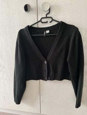 Schwarze Strickjacke von H&M - Perfekt für den Übergang!