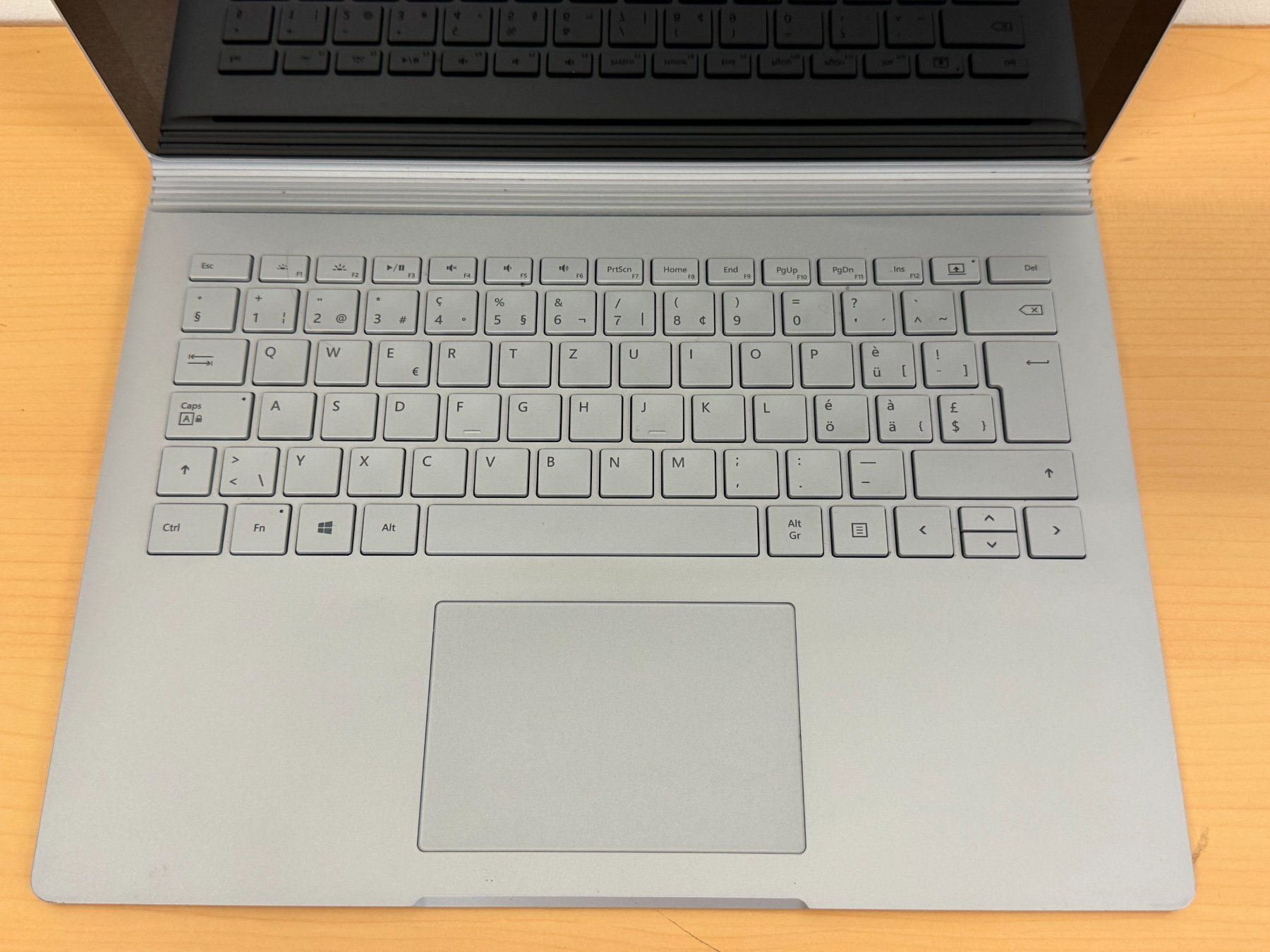 Microsoft Notebook: Microsoft Surface Book i7-6600U 8GB, 256GB mit Windows 10Pro – Usato da Ebmatingen venduto da Revivetrade 1