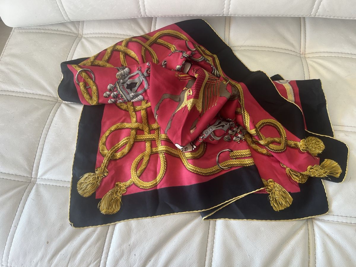 Hermès Foulard & Sciarpe: Foulard Hermès original – Usato da Prilly venduto da CHAGALL15 4