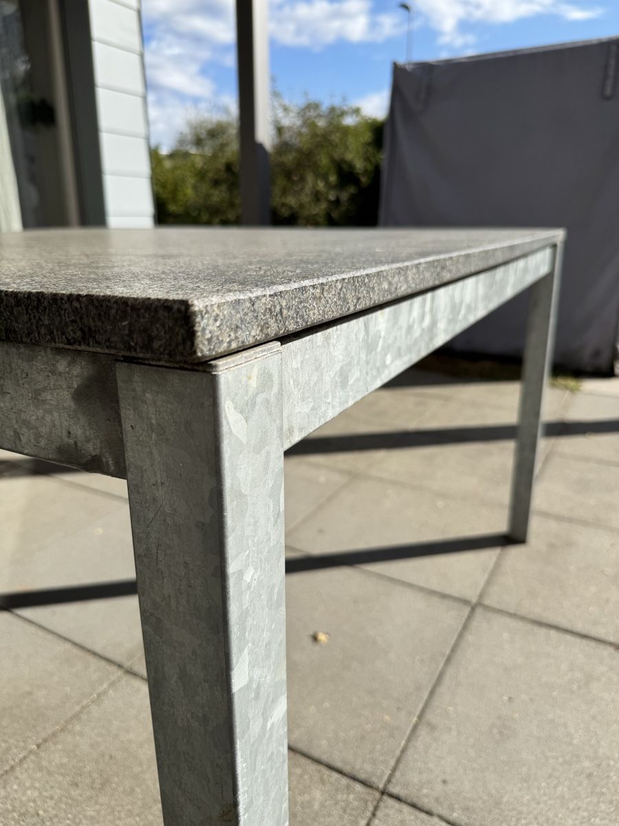 Tische: Gartentisch Granit mit verzinktem Gestell – Gebraucht aus Aarau Rohr von Kcookie 4