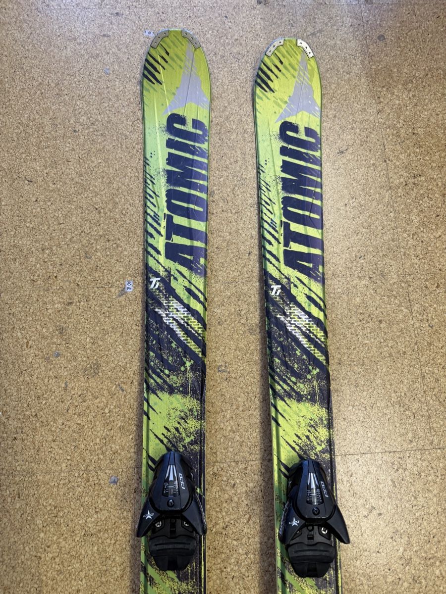 Atomic Sci: Atomic Sweet Thang Ski 177 cm inkl. Bindung  – Usato da Gurmels venduto da SwissShop21 1