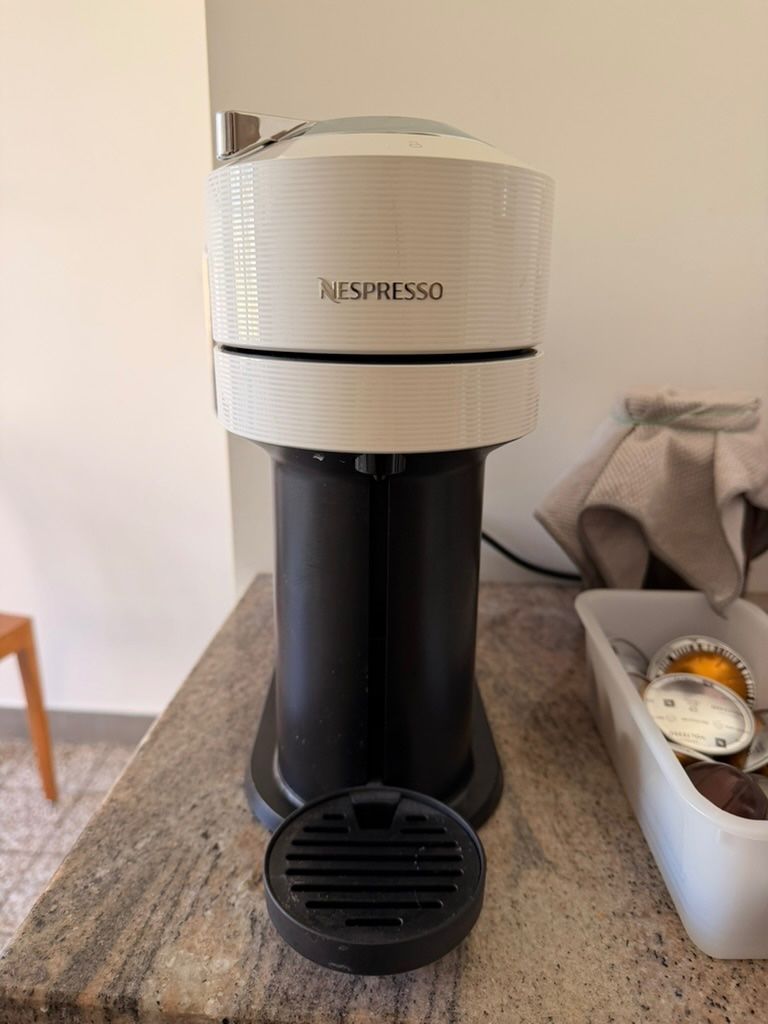Nespresso Kaffeemaschinen & Espressomaschinen: Nespresso Kaffeemaschine – Gebraucht aus Basel von Mydonkey 2