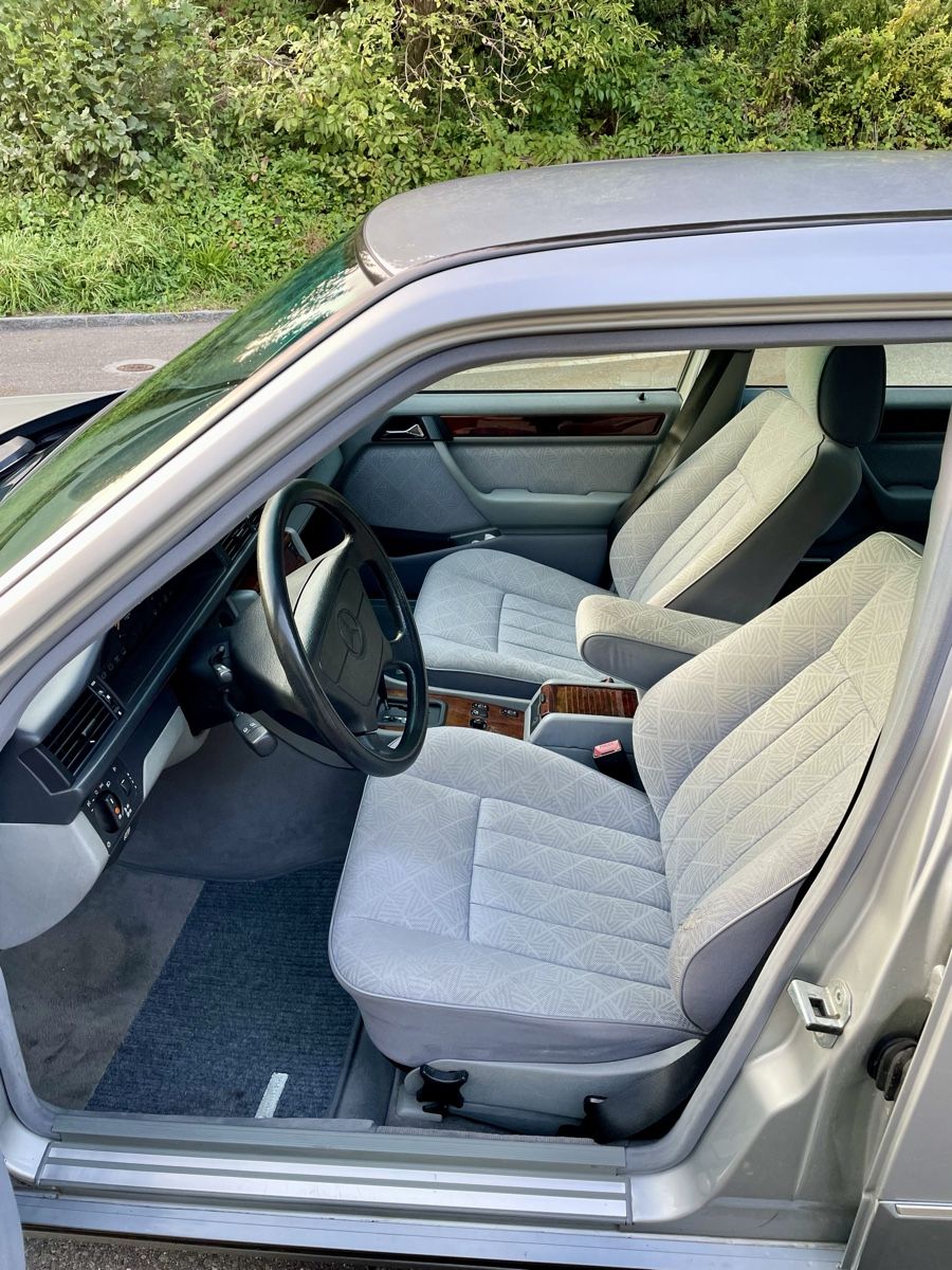 Mercedes-Benz Automobili: Mercedes-Benz E 280 W124 Mopf 2 – Usato da Luzern venduto da Domgjoni_Benz 5