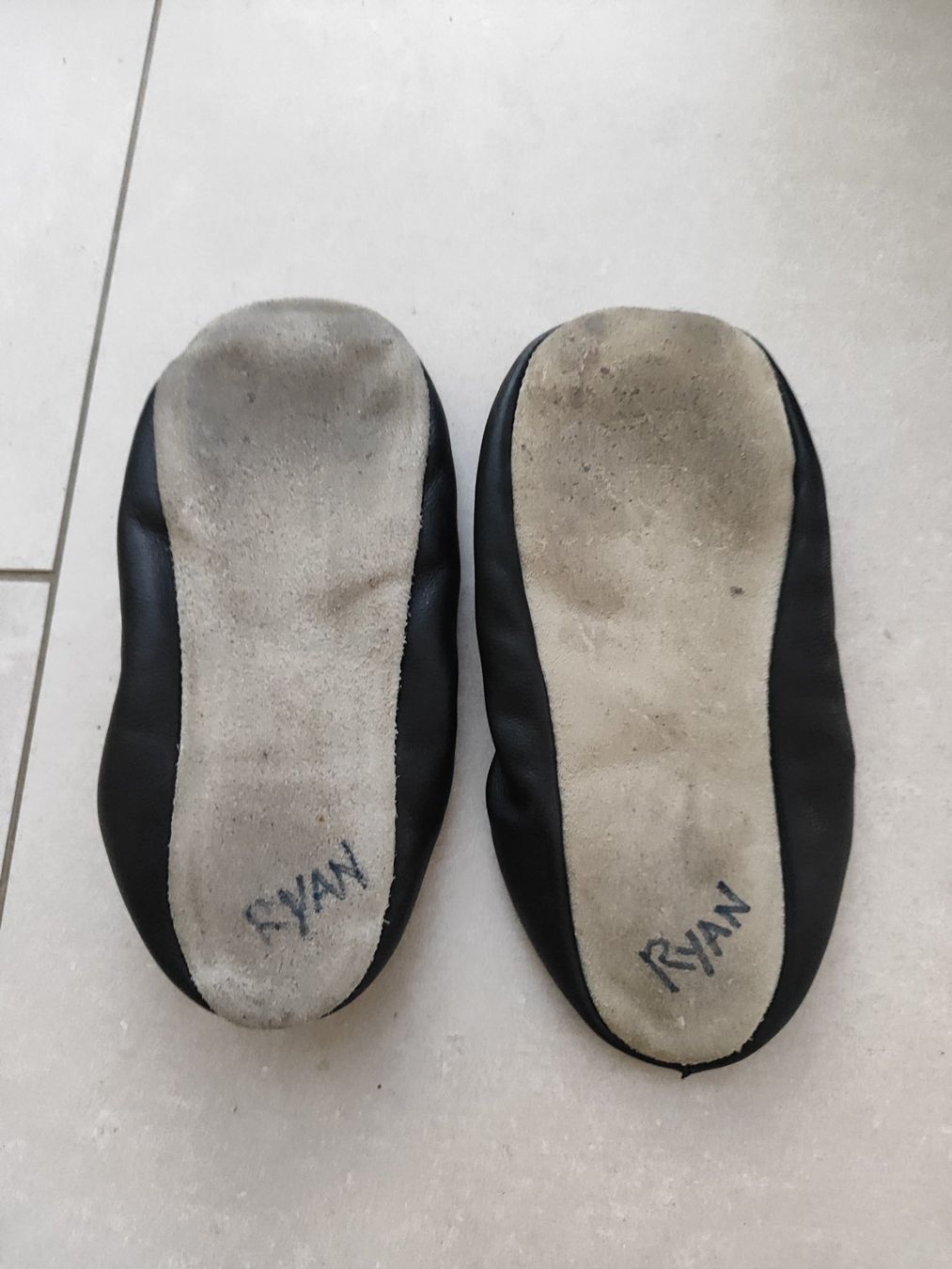 Scarpe per ragazzi: Robuste Turntäppeli, Turnschläppli Gr. 31 – Usato da Seon venduto da Mandes1 1