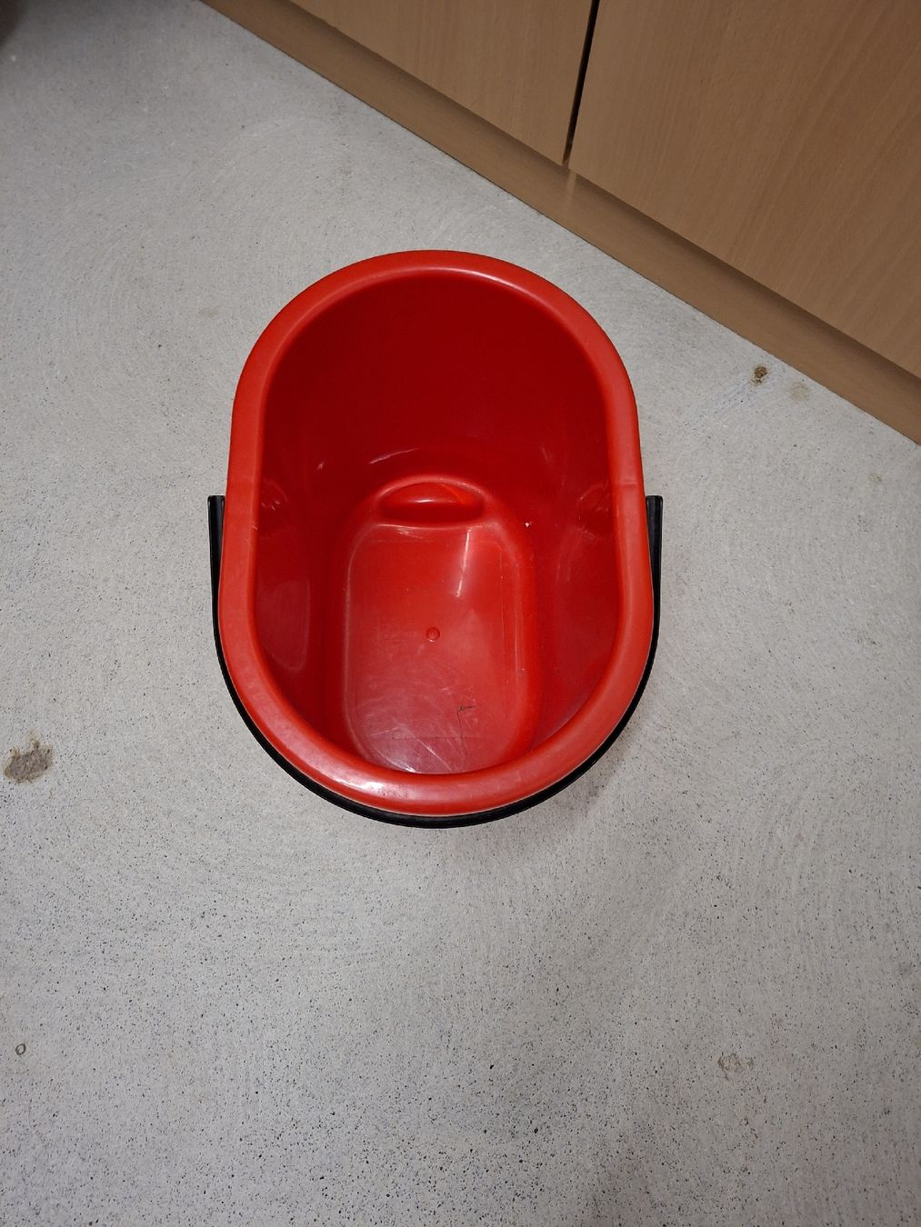 Altro per la casa: Robuster Putzeimer, rot  – Usato da Wetzikon ZH venduto da Wetzithal 1