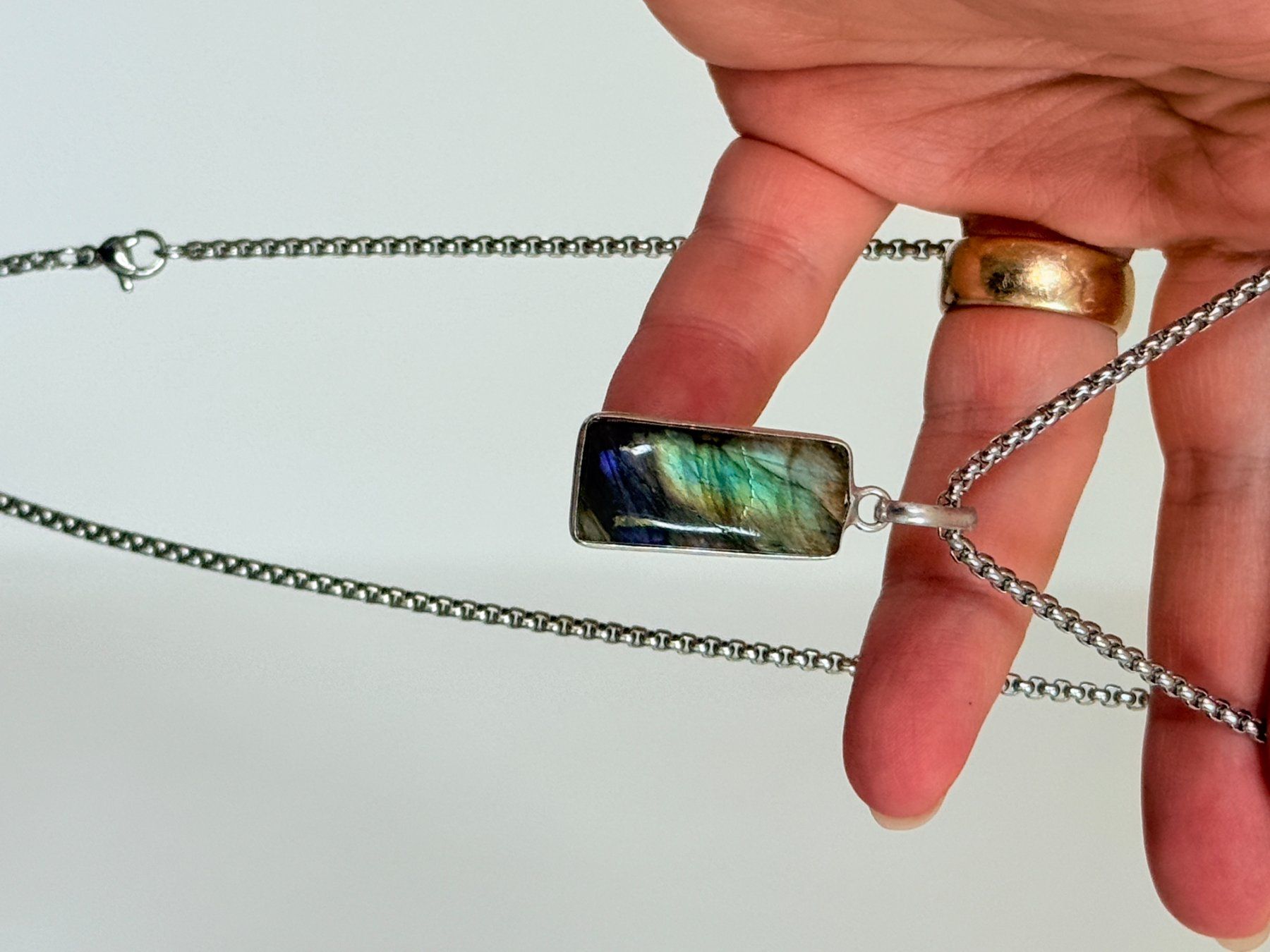 Ketten: Collier avec Labradorite – Neu und originalverpackt aus Genève von AWWA 2