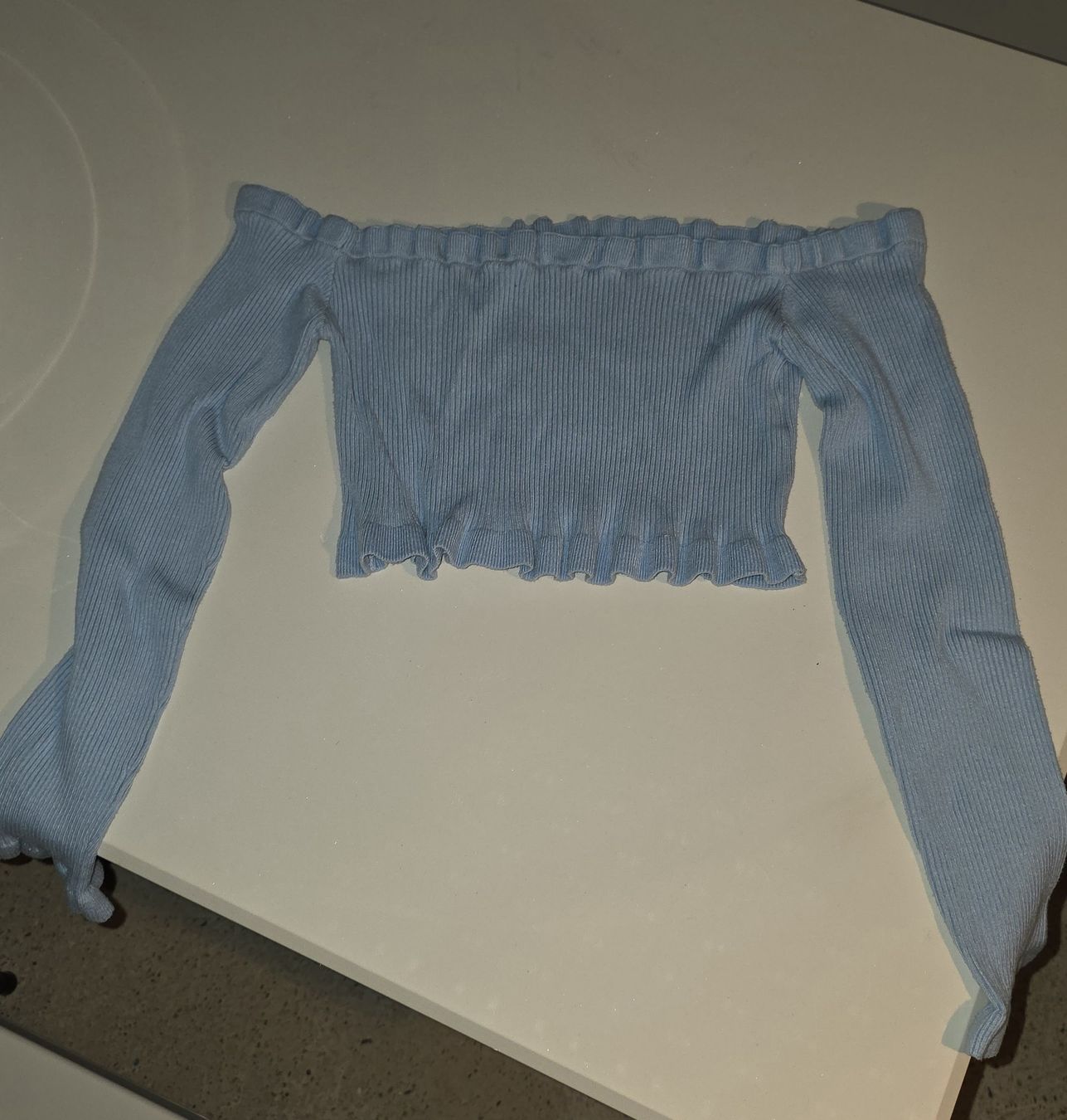 Maglioni & Felpe: Hellblauer Off-Shoulder-Pullover Gr. S – Nuovo (secondo la descrizione) da Wetzikon ZH venduto da secondhandsfashion