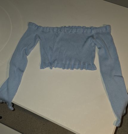 Hellblauer Off-Shoulder-Pullover Gr. S