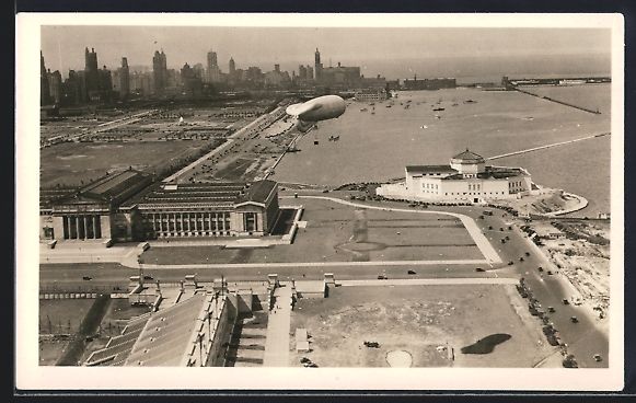 Photos & posters: Chicago, IL, Zeppelin flying over Grant  – D'occasion à Berlin par bartko-reher