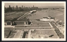 Chicago, IL, Zeppelin flying over Grant 