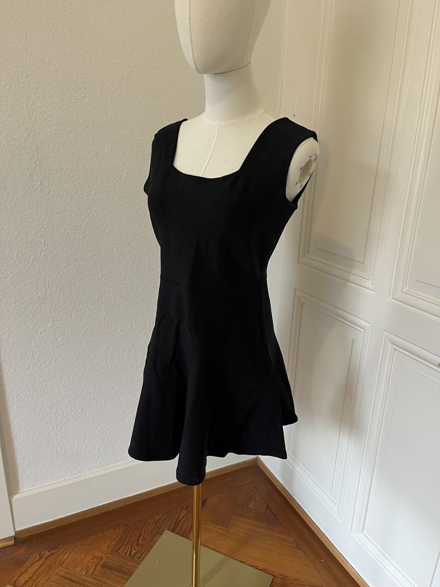 Vestiti: BCBGMaxAzria Elegant mini Black Dress – Usato da Genève venduto da nba_l98n 1