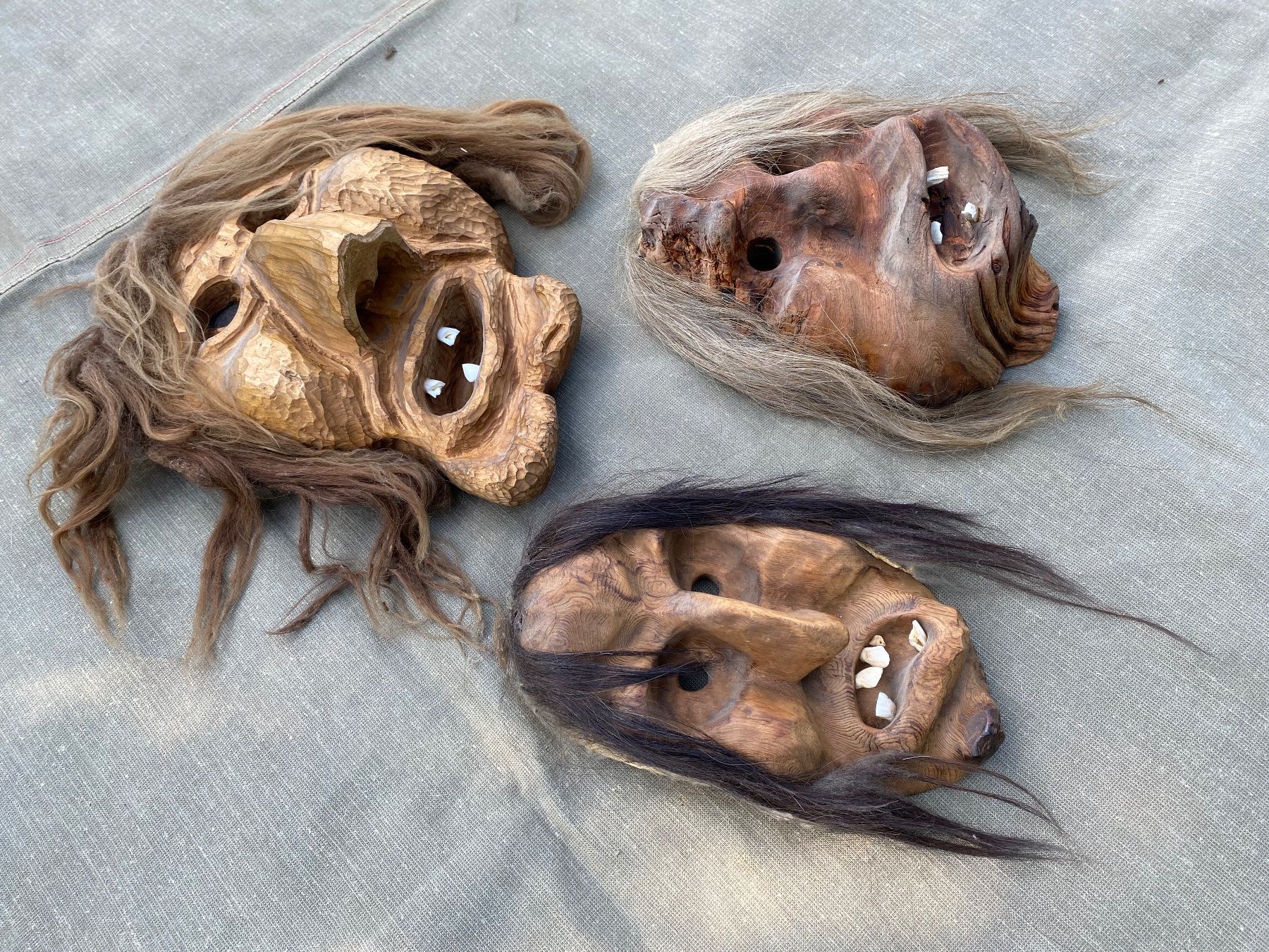 Altro in Antiquarato & Arte: 3 schöne Walliser Holzmasken – Usato da Feldbach venduto da Olive1 2