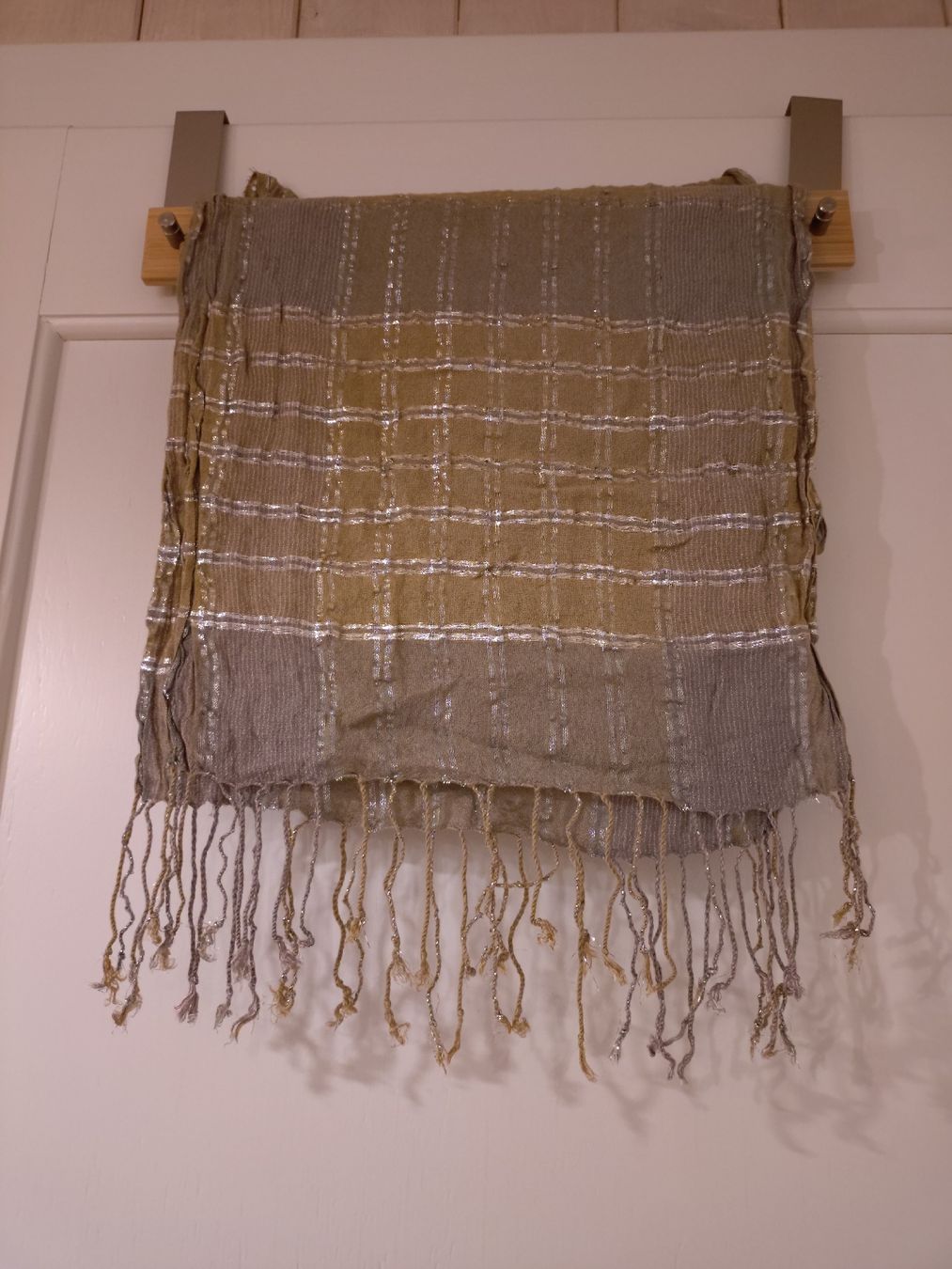 H&M Foulard & Sciarpe: Foulard moosgrün – Usato da Fribourg venduto da sarahmaria123