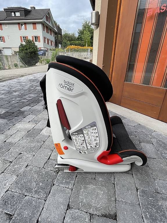 Seggiolini per auto: Römer Britax Kindersitz 9-36Kg – Usato da Hitzkirch venduto da Peperoni690 2