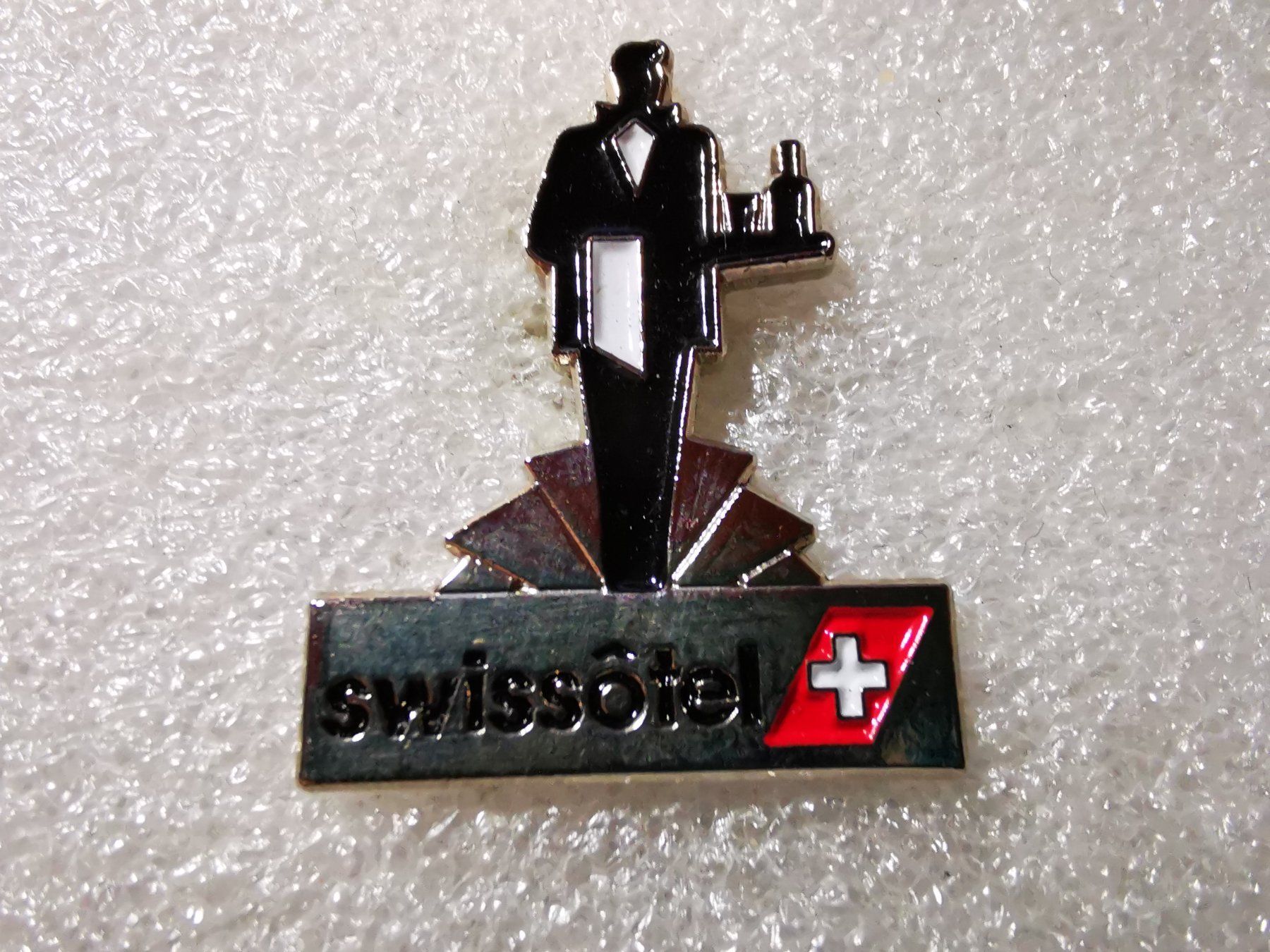 Plaketten & Abzeichen: Ansteckpin 151: Swissotel – Gebraucht aus Oppligen von Pin-Fall-Shop