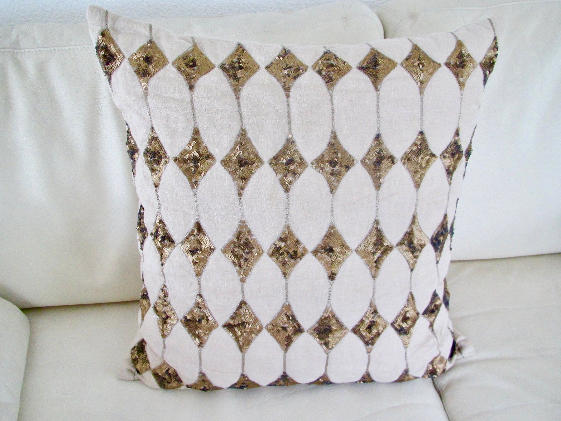 Globus Kissen: GRAND COUSSIN DAY GLOBUS LIN – Gebraucht aus Murten von Selliot