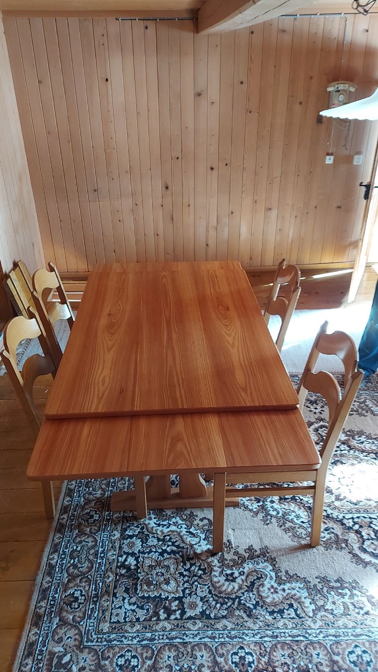 Tische: Antiker Tisch mit 4 Stühlen – Gebraucht aus Schwarzenegg von babale 1