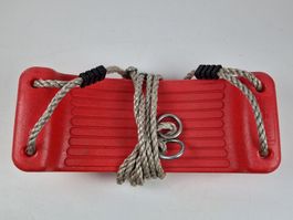 Rote Schaukel zum montieren