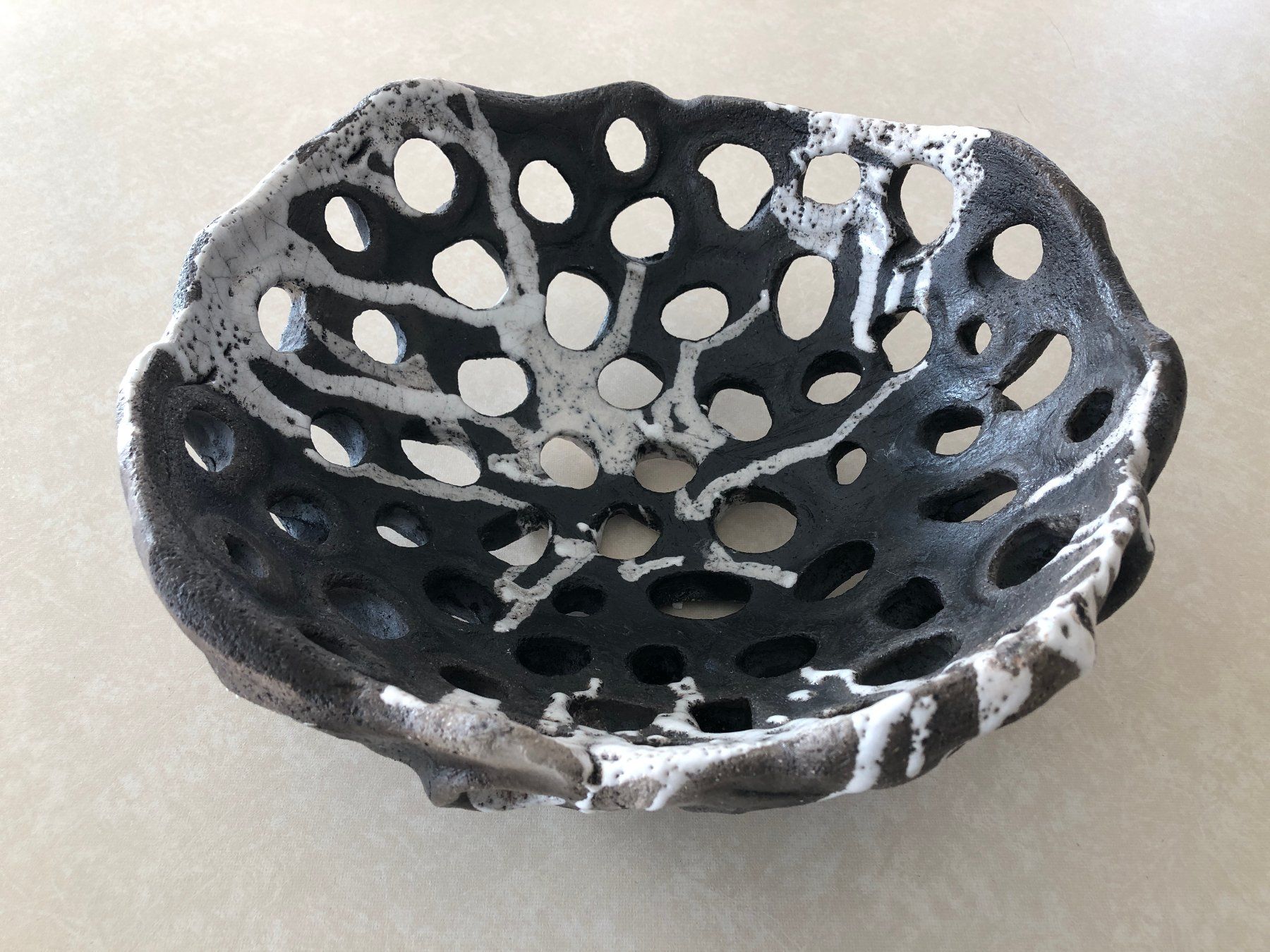 Schalen: Schale aus Keramik-Raku, Durchmesser 30 cm – Neu (gemäss Beschreibung) aus Balzers von Bastlerherz