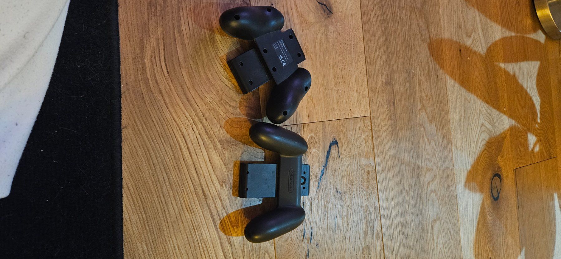 Nintendo Controller: Nintendo Switch Controller Griffe Ladehalterung, perfekt ... – Usato da Rorschacherberg venduto da ram_wd77 1