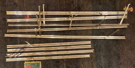 Tablarhalterungen. 9 Schienen mit höhenverstellbaren Trägern
