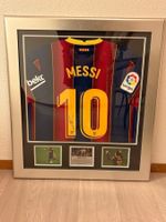 Offiziell signiertes Messi Trikot mit Echtheitszertifikat.