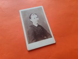 SCHWIIZER JUGEND DAZUMAL - e JUNGI FRAU im PORTRäT -  FLAWIL