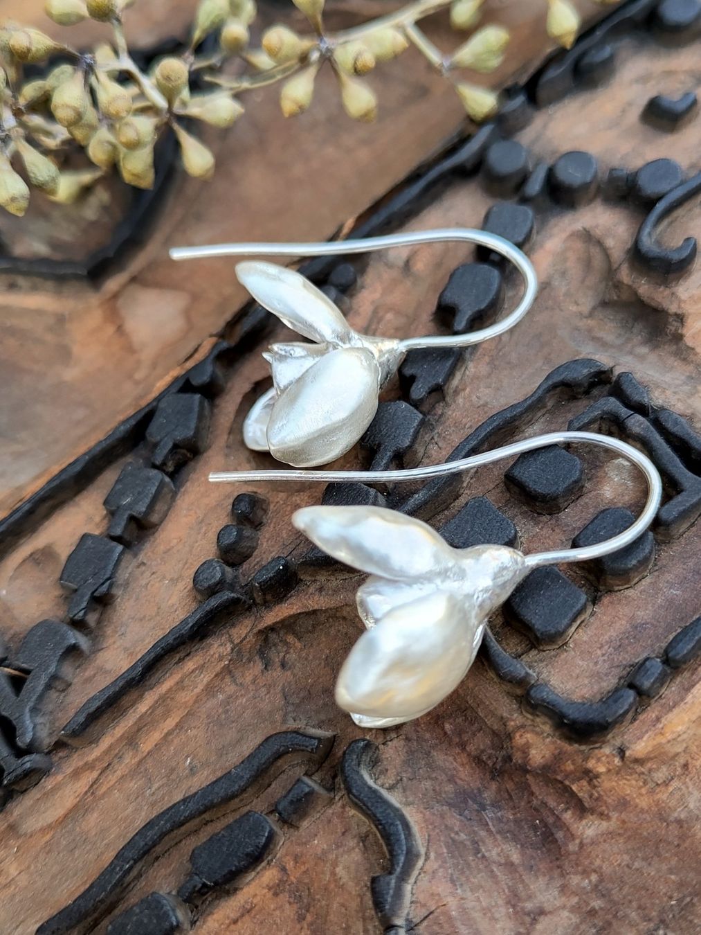 Orecchini pendenti & Orecchini a lobo: Silber-Ohrhänger Schneeglöckchen – Nuovo e nell'imballaggio originale da Lauperswil venduto da Naturhandwerk 2