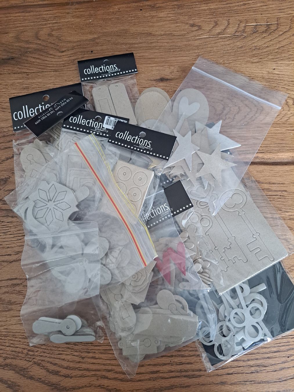 Kit bricolage: Chipboard Collections Elemente und andere, Set1 – Nuovo (secondo la descrizione) da Riehen venduto da maggeldiwuam