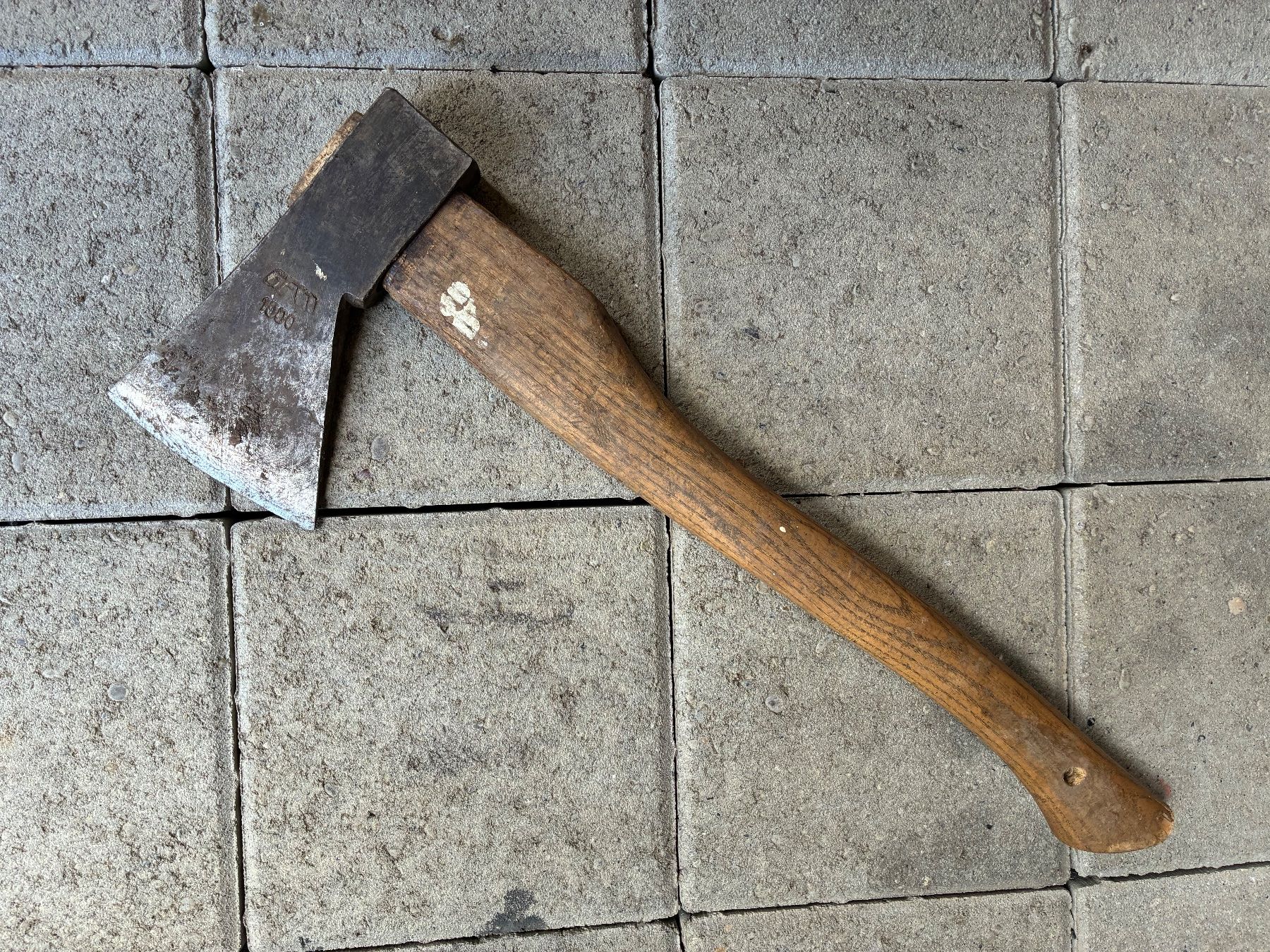 Tutti gli attrezzi: Sehr alte Axt mit Holzstiel, gebraucht – Usato da Baar venduto da Johan016 2