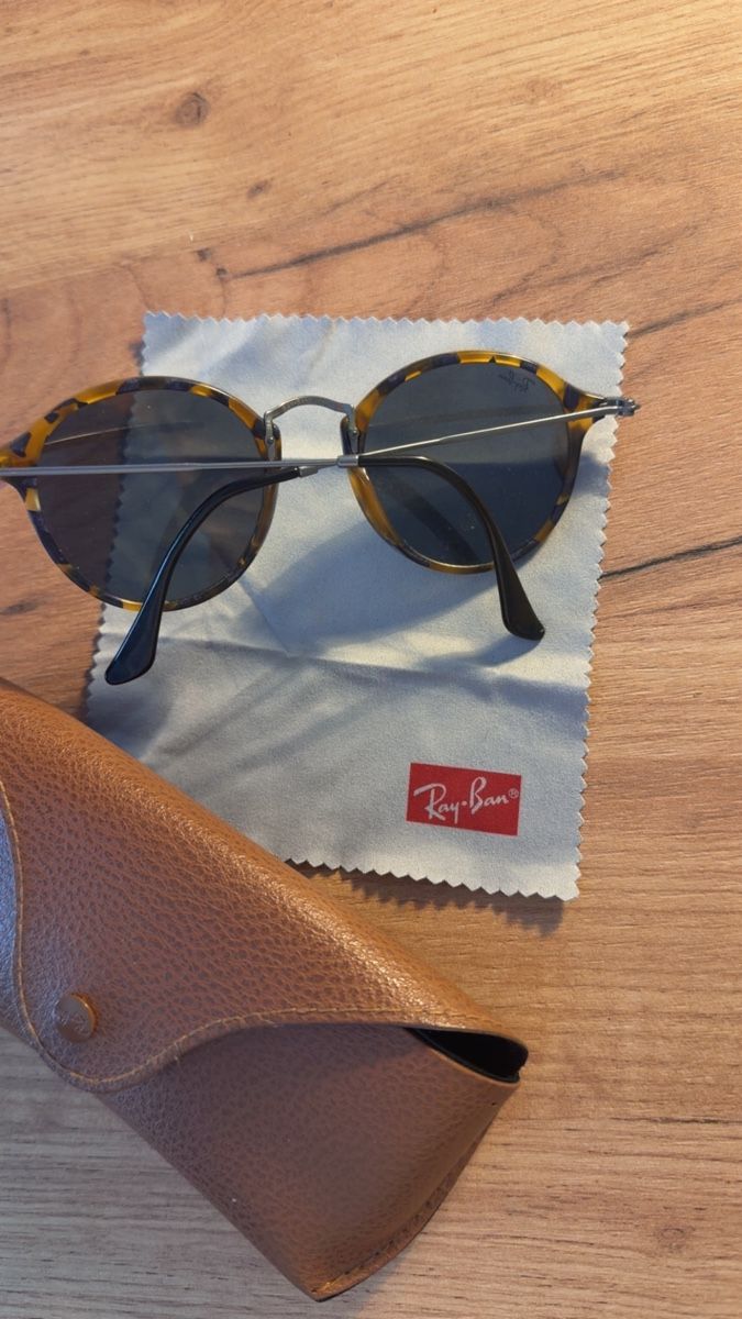 Ray-Ban Occhiali & Lenti: Ray-Ban Sonnenbrille mit Etui – Usato da Bern venduto da oaicu 1