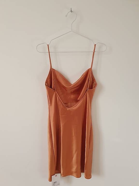 Kleider: Nanushka Satin Minikleid – Gebraucht aus Aesch BL von pusteplum 2