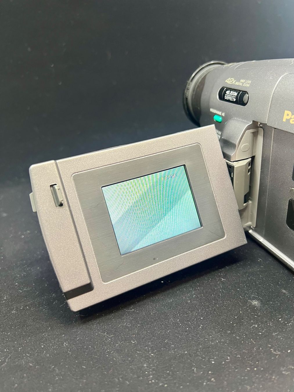 Panasonic Videocamere: Panasonic VX22 VHS-C Movie Camera kit Complet – Usato da Sion venduto da ROBY_ROBY_ROBY 4