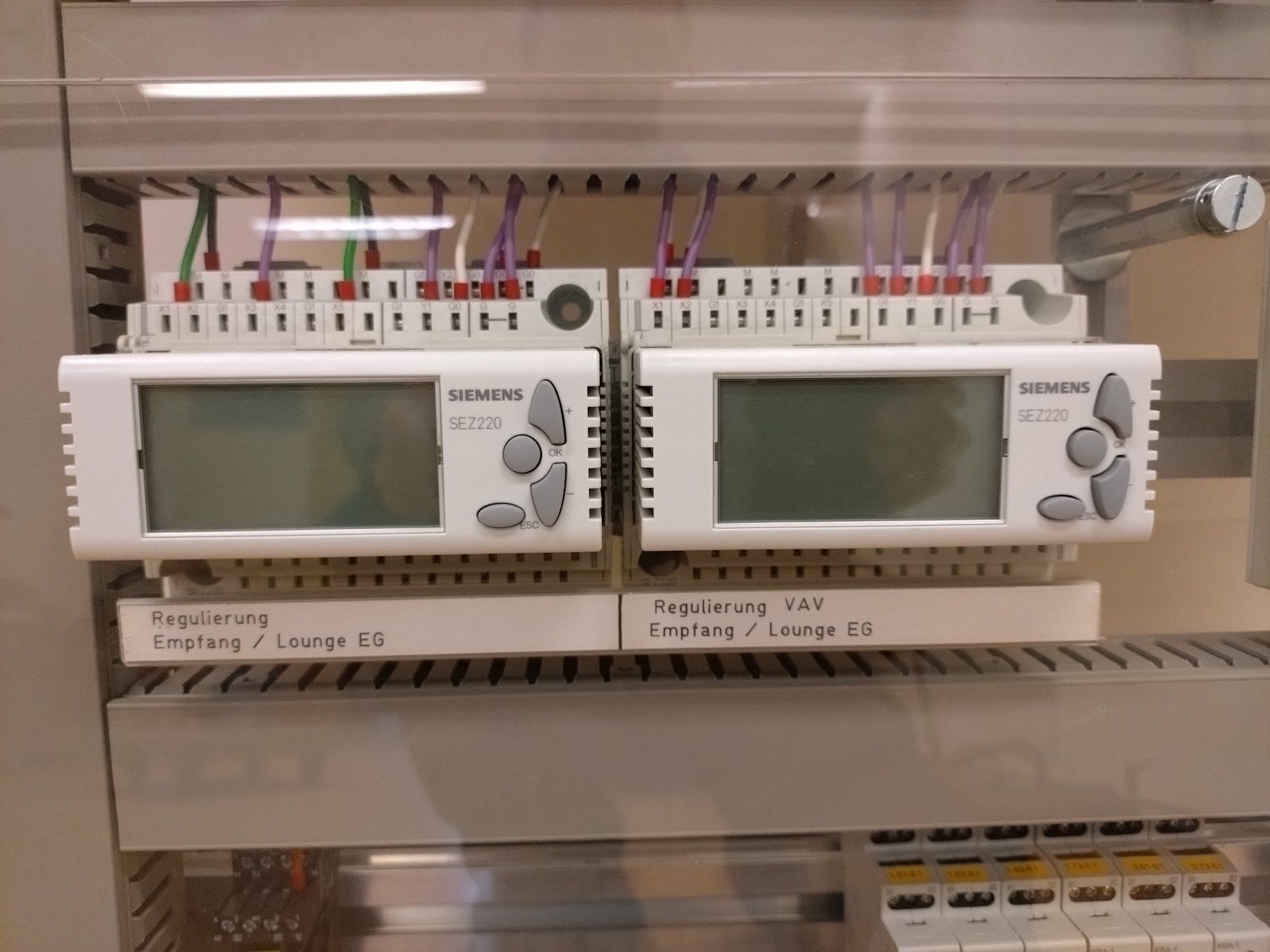 Siemens Componenti elettronici: KNX Steuertableau kompl. mit Siemens Komponenten – Usato da Steinhausen venduto da _Bergler_ 6