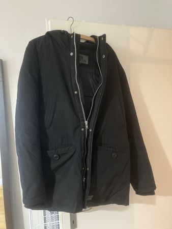 Schwarzer Winter Parka