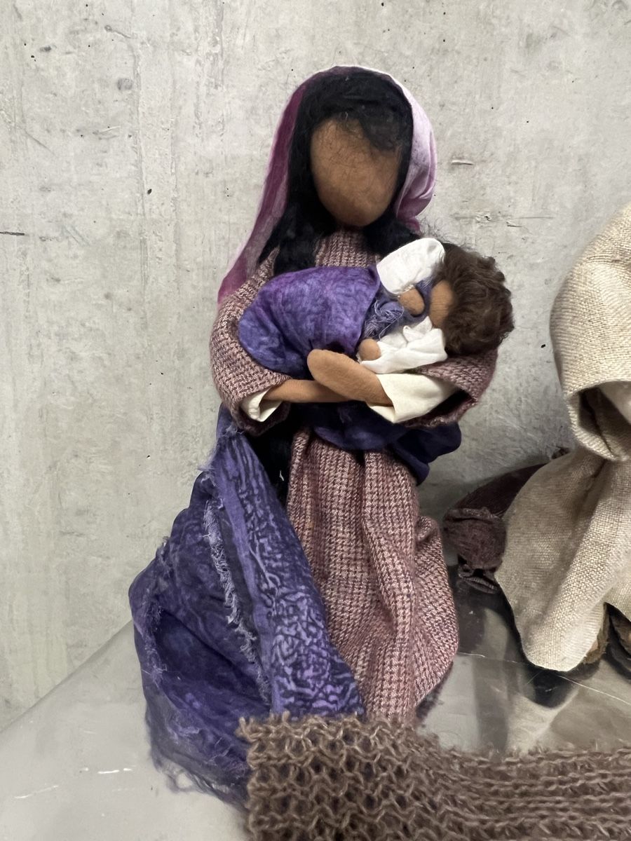 Tutte le decorazioni: Krippenfiguren Maria, Josef mit Kind, handgefertigt – Usato da Zürich venduto da Privat_13 2