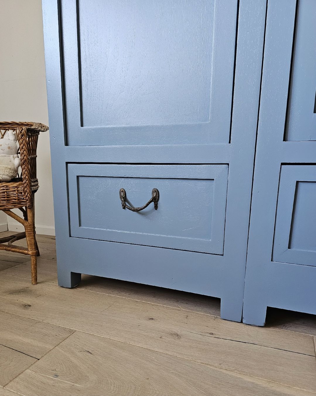 Schränke: Restaurierter Vintage Kleiderschrank  – Neu (gemäss Beschreibung) aus Genolier von kids_love_vintage 6