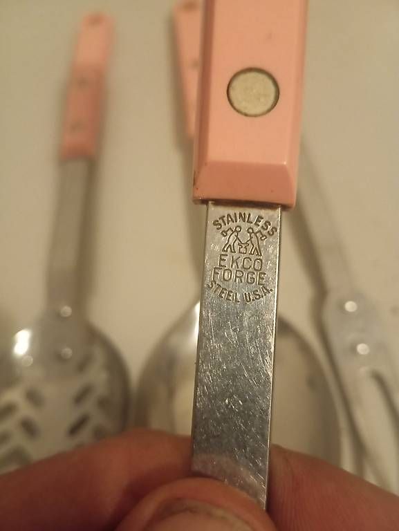 Bestecksets: EKCO Forge 1960 pink Blush 4 er Set – Gebraucht aus Basel von Petergunn 1