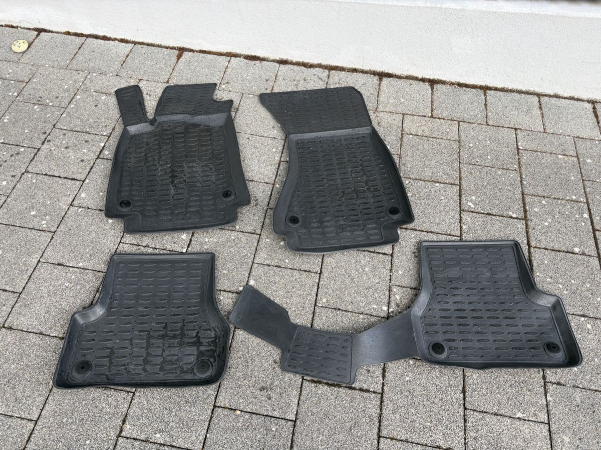 Audi Teppiche / Matten: Audi A6 C7 2011-2018 Gummi Fussmatten – Gebraucht aus Wölflinswil von kyr_z7y9