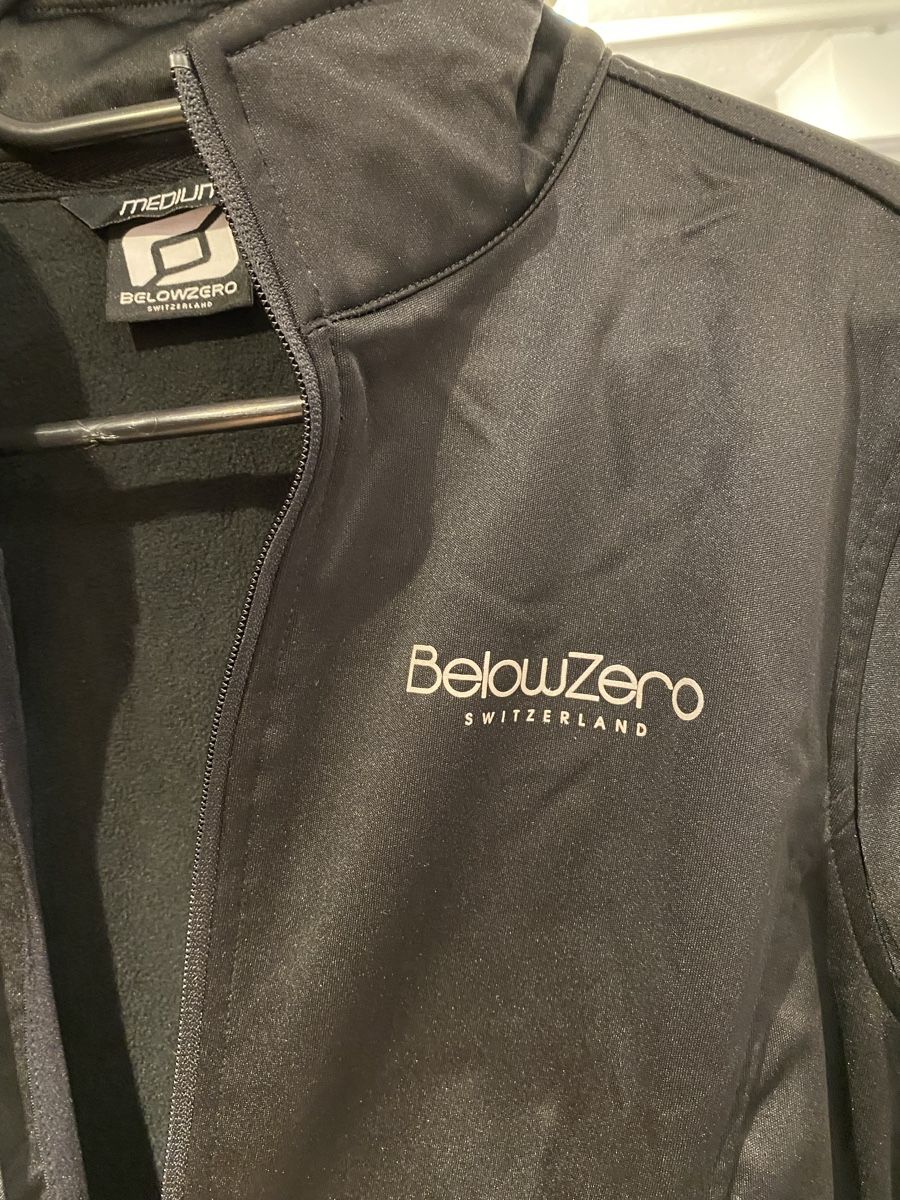 Vestes: Below Zero Jacke Gr. M schwarz – D'occasion à Villmergen par Fabiola22 2