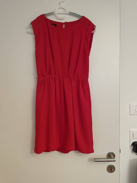 Mango Vestiti & Gonne: Rotes kleid Gr S mango – Usato da Uetikon am See venduto da CarlosN01